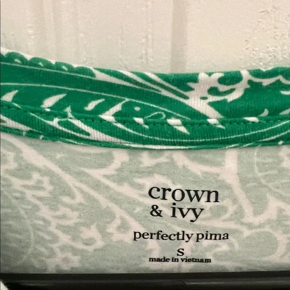 Crown & Ivy Green Paisley Perfect Pima Women's Top Size S - Picture 2 of 4